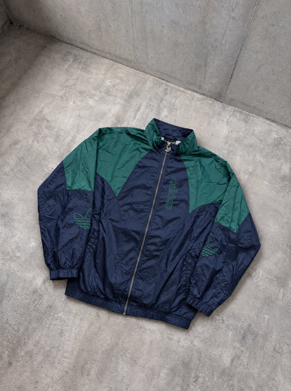Rompevientos Adidas Trefoil 90s azul marino y verde