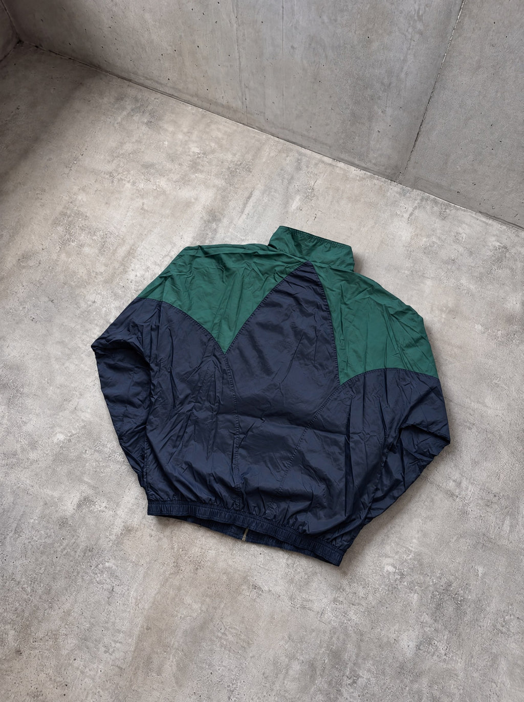 Rompevientos Adidas Trefoil 90s azul marino y verde
