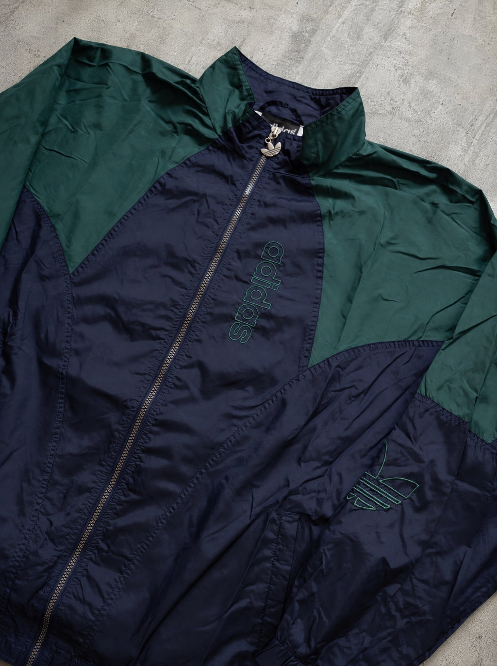 Rompevientos Adidas Trefoil 90s azul marino y verde