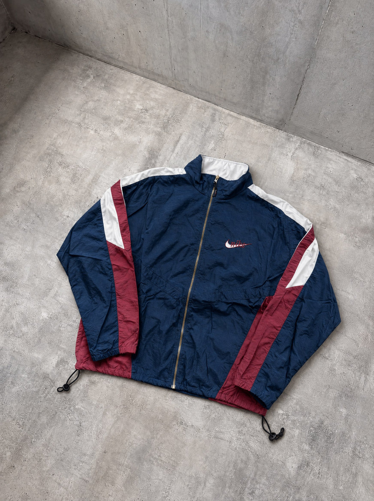 Rompevientos Nike Colorblock 90s azul marino y bordó