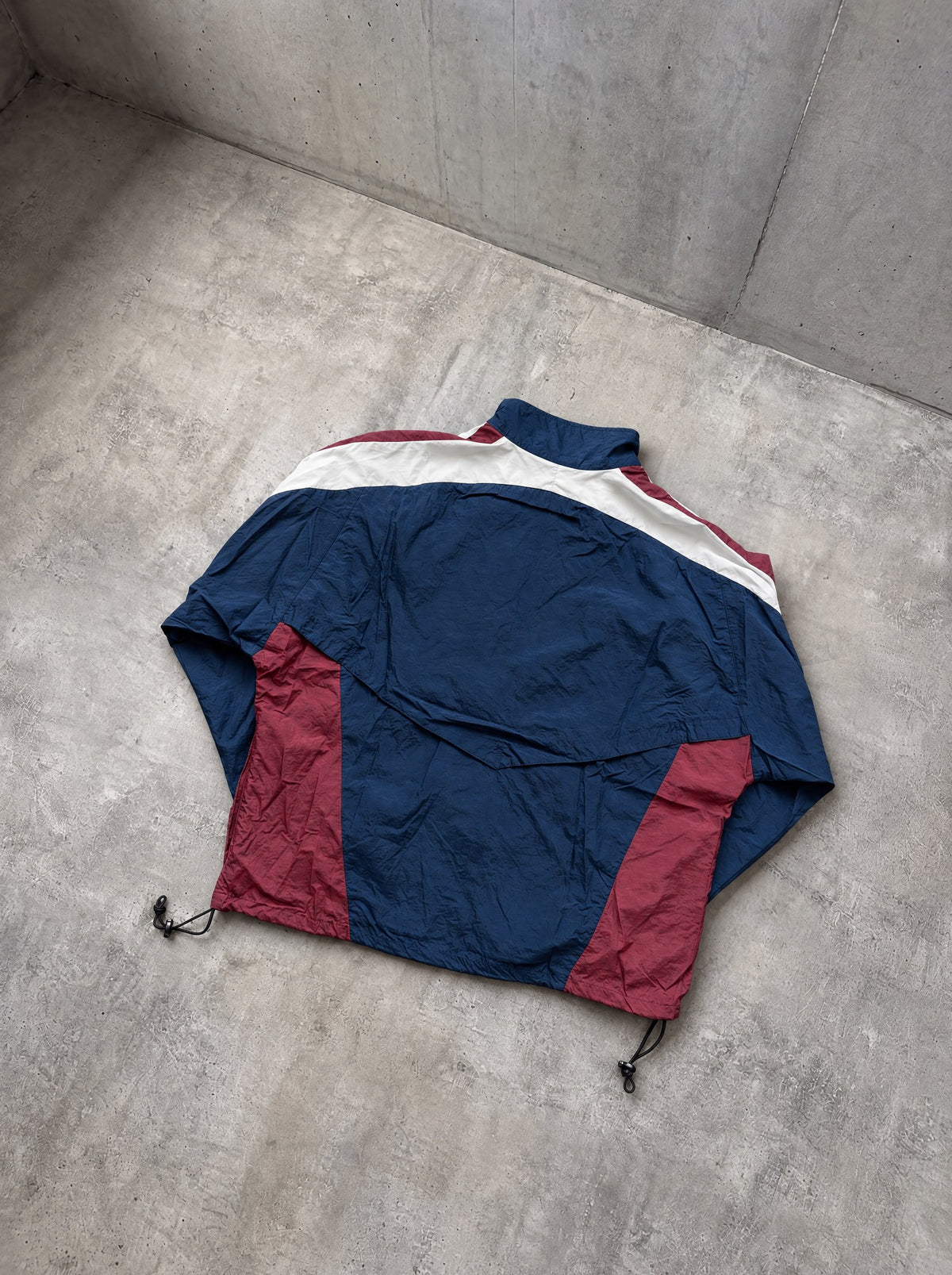 Rompevientos Nike Colorblock 90s azul marino y bordó
