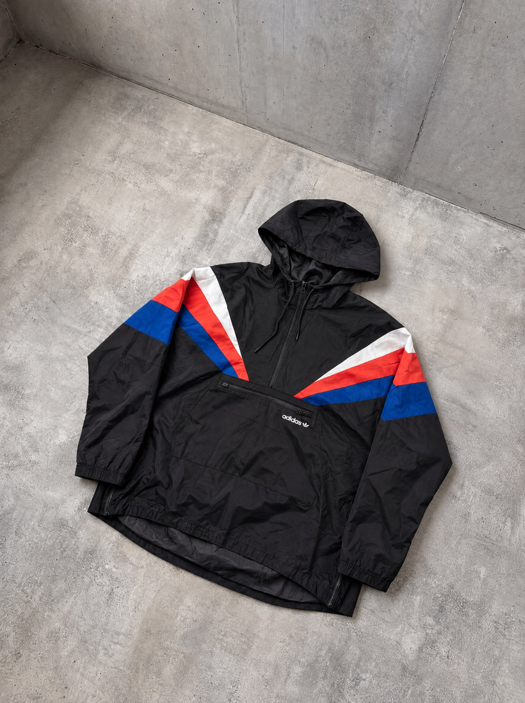 Anorak Adidas Originals Tricolor negro con rojo, blanco y azul