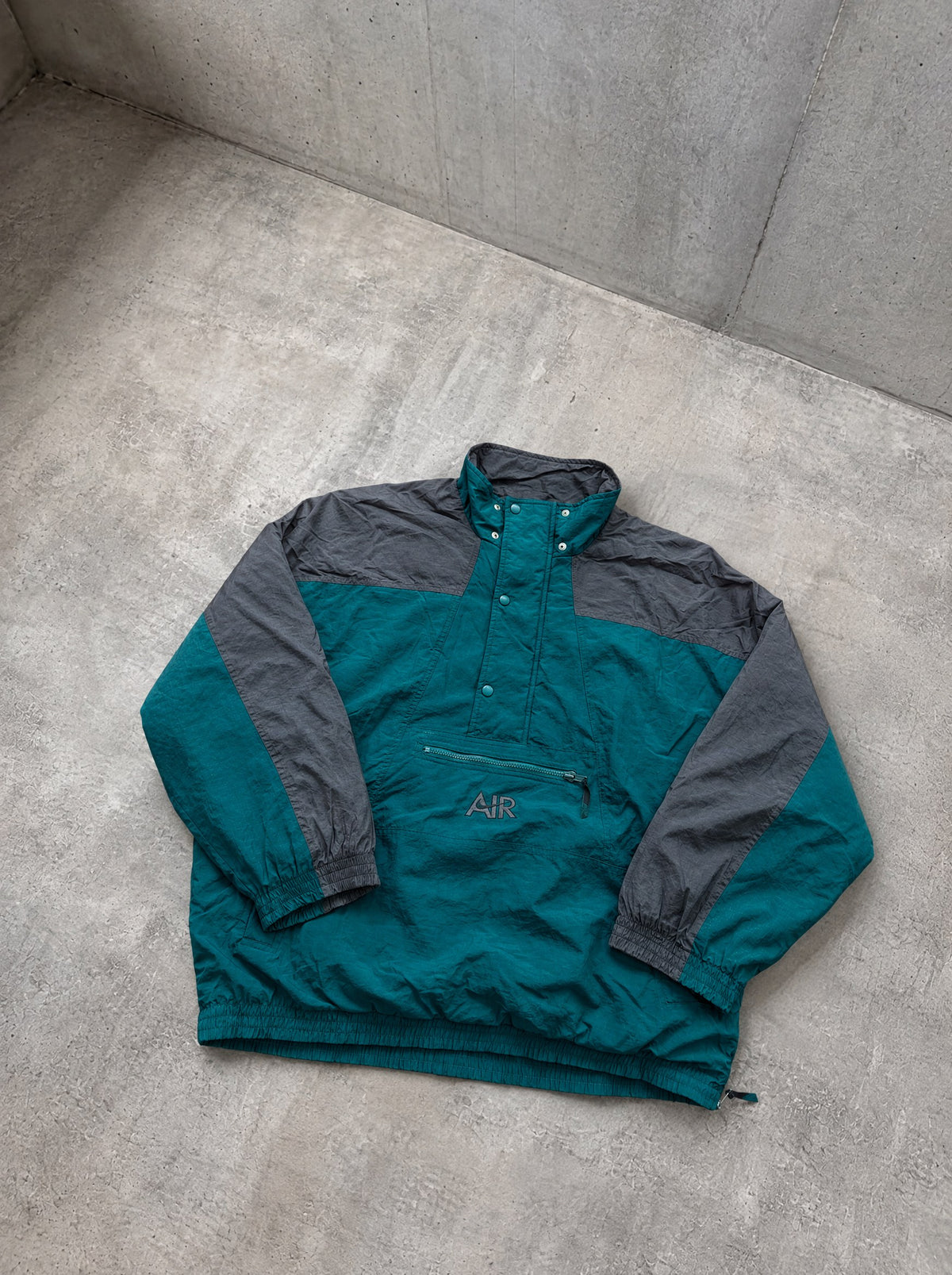 Campera Abrigo Nike Air 90s verde y gris