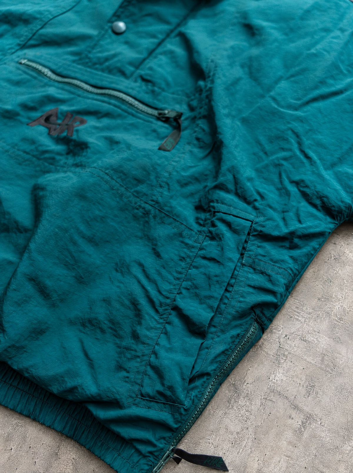 Campera Abrigo Nike Air 90s verde y gris