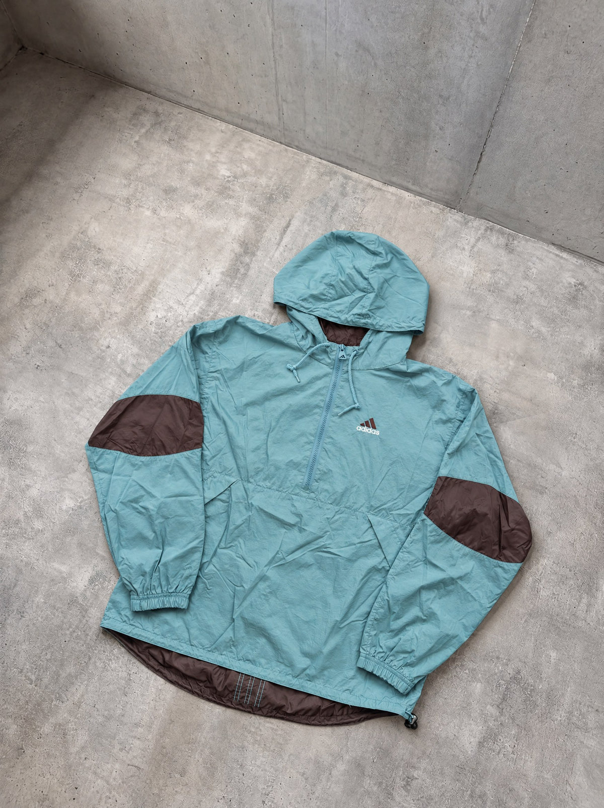 Rompevientos Adidas EQT 90s verde agua y marrón