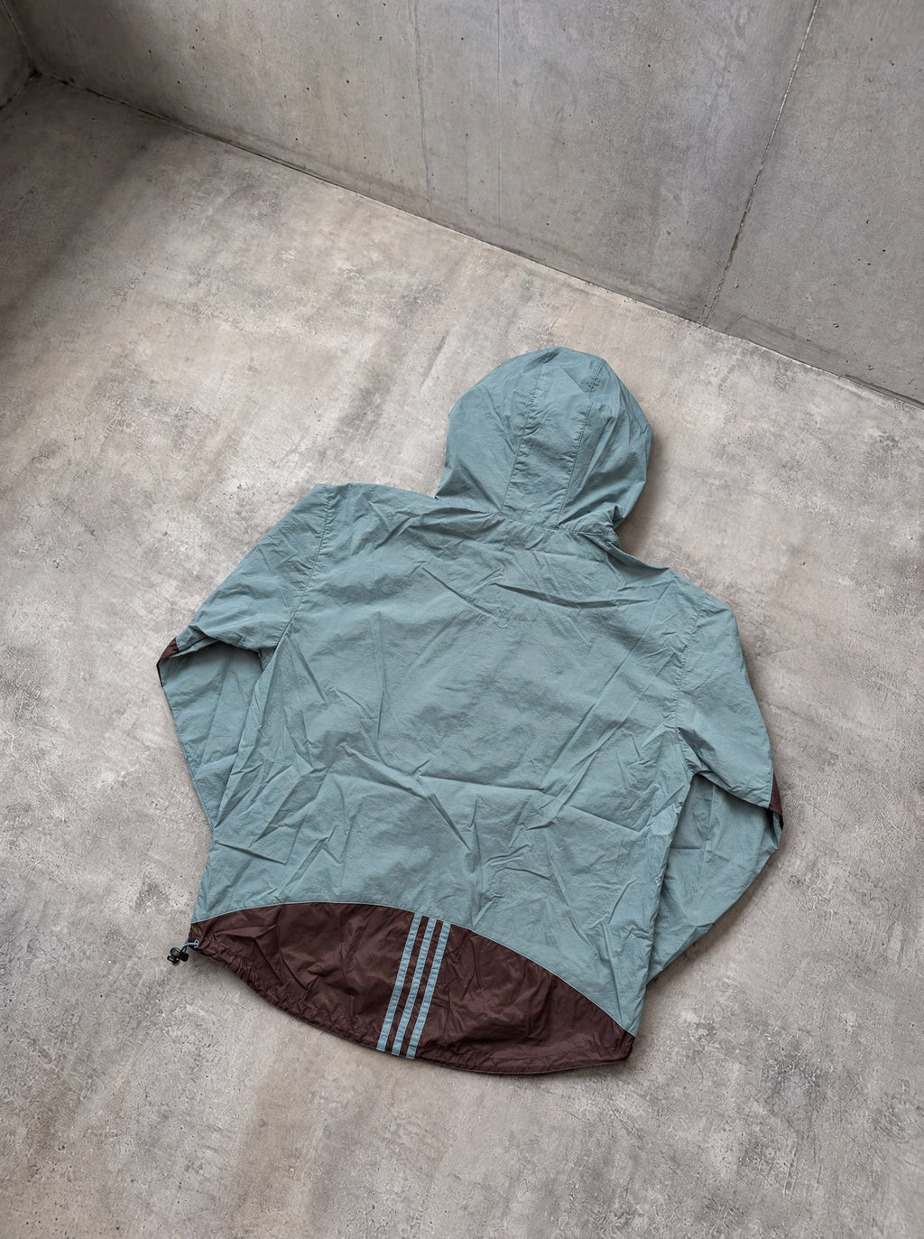 Rompevientos Adidas EQT 90s verde agua y marrón