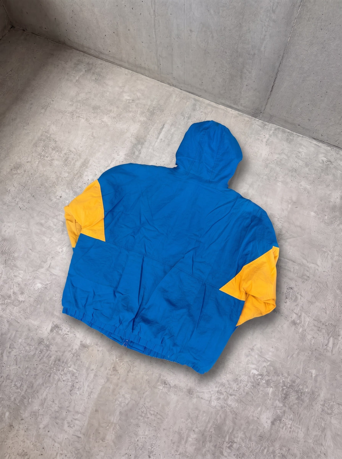Campera Adidas Trefoil 90s azul y amarillo