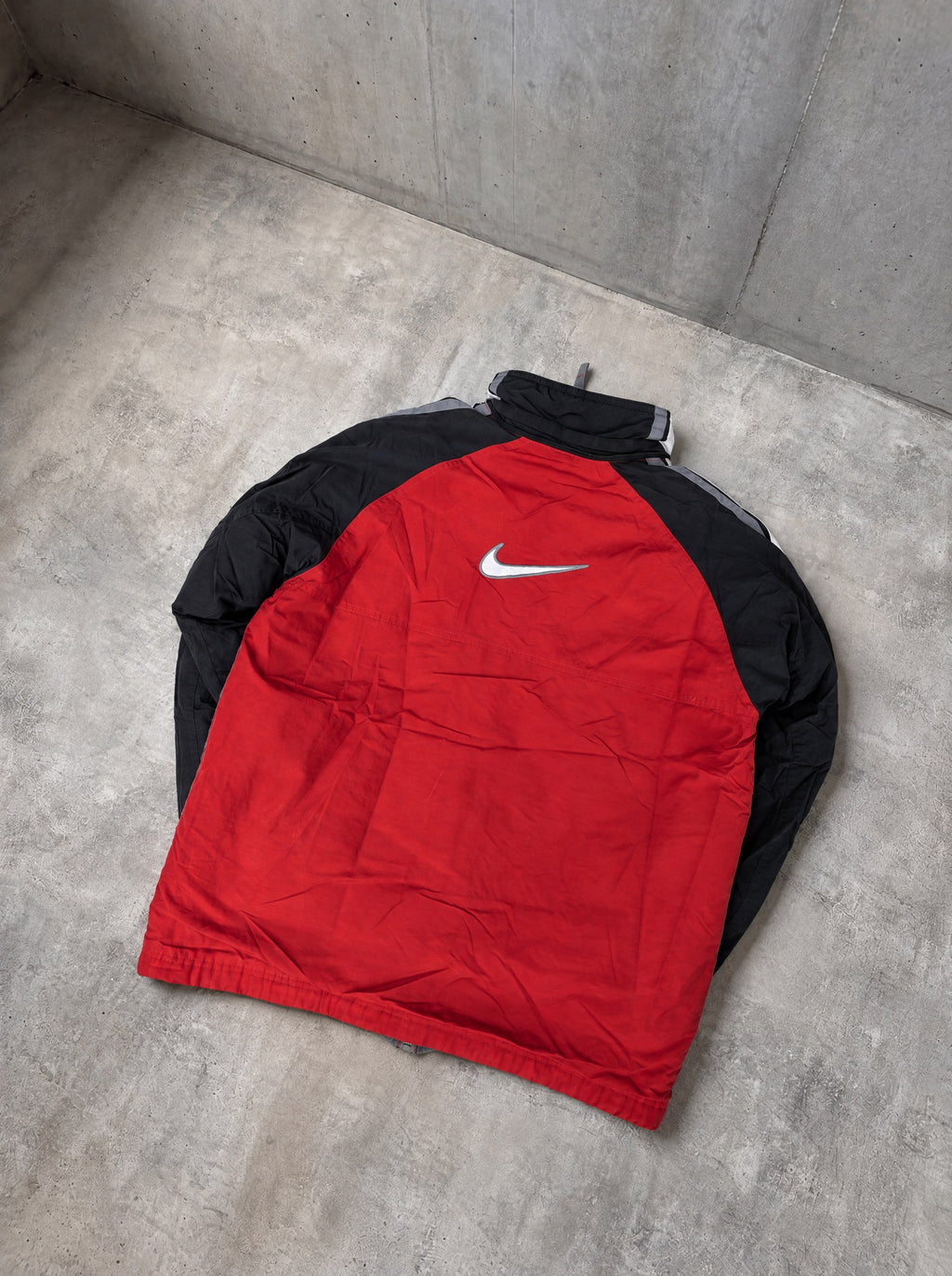 Campera Nike Reversible roja y negra