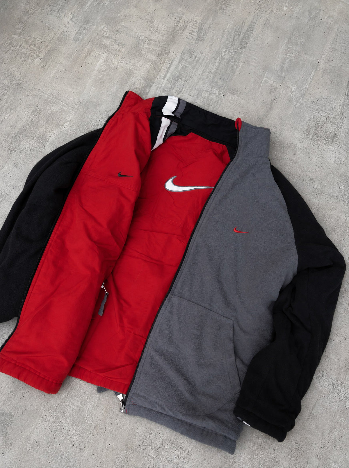 Campera Nike Reversible roja y negra