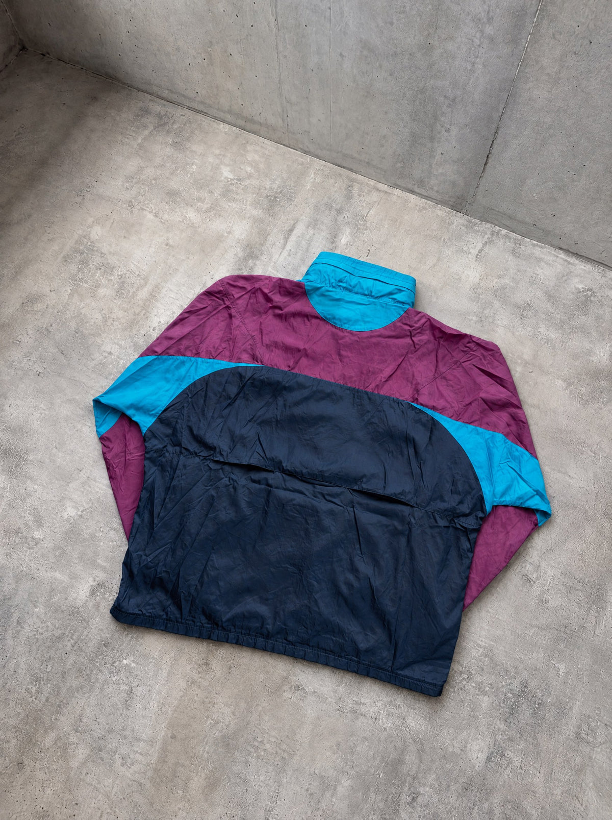 Rompevientos Adidas 90s violeta, celeste y azul marino