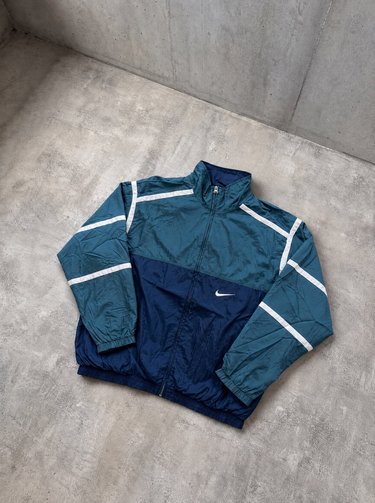 Rompevientos Nike 90s verde petróleo y azul marino
