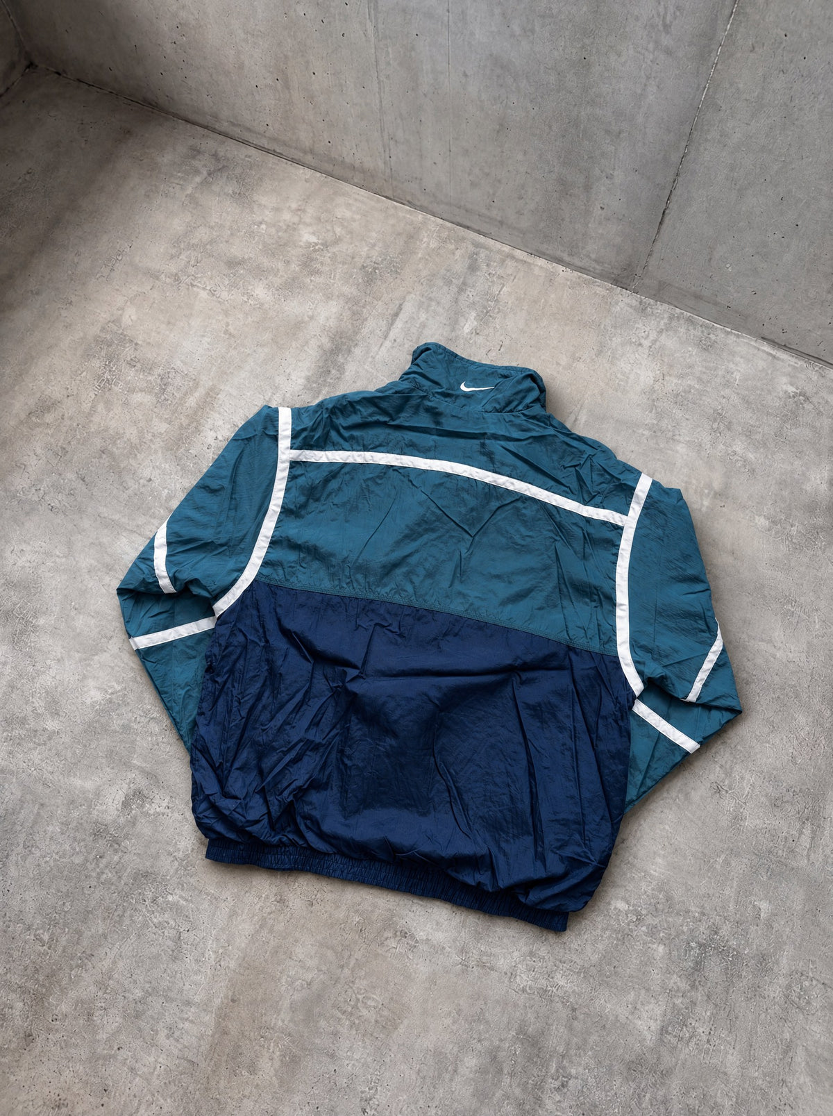 Rompevientos Nike 90s verde petróleo y azul marino