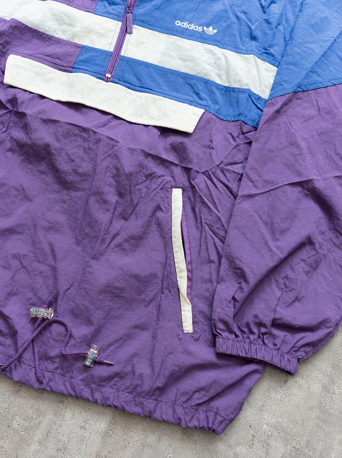 Anorak Adidas 90s violeta, azul y blanco