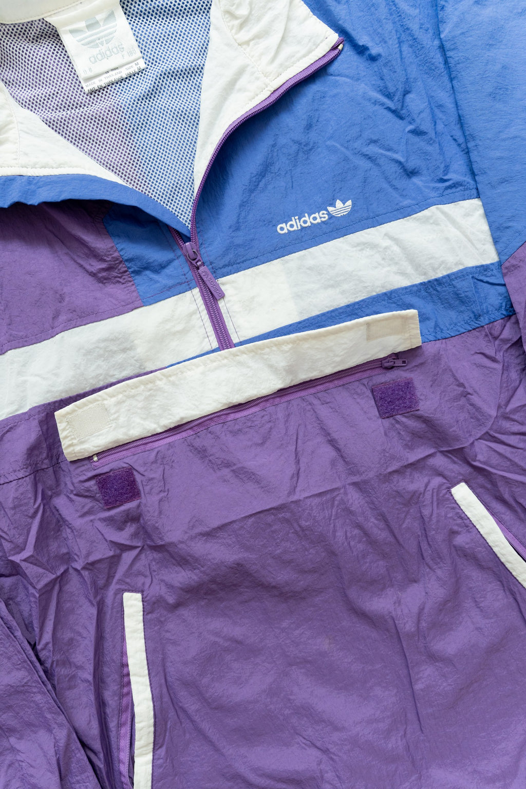 Anorak Adidas 90s violeta, azul y blanco
