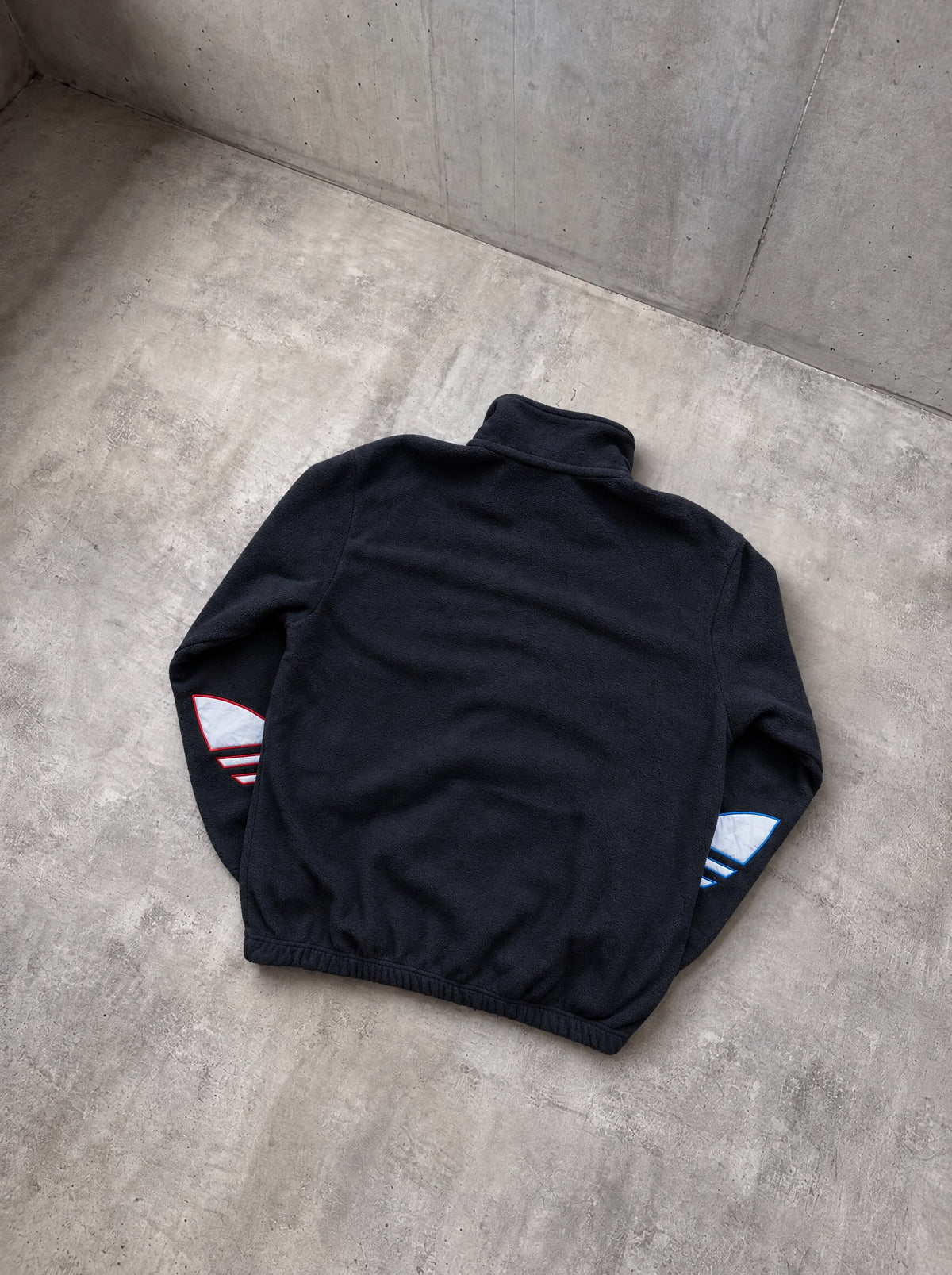 Campera Polar Adidas Originals negra