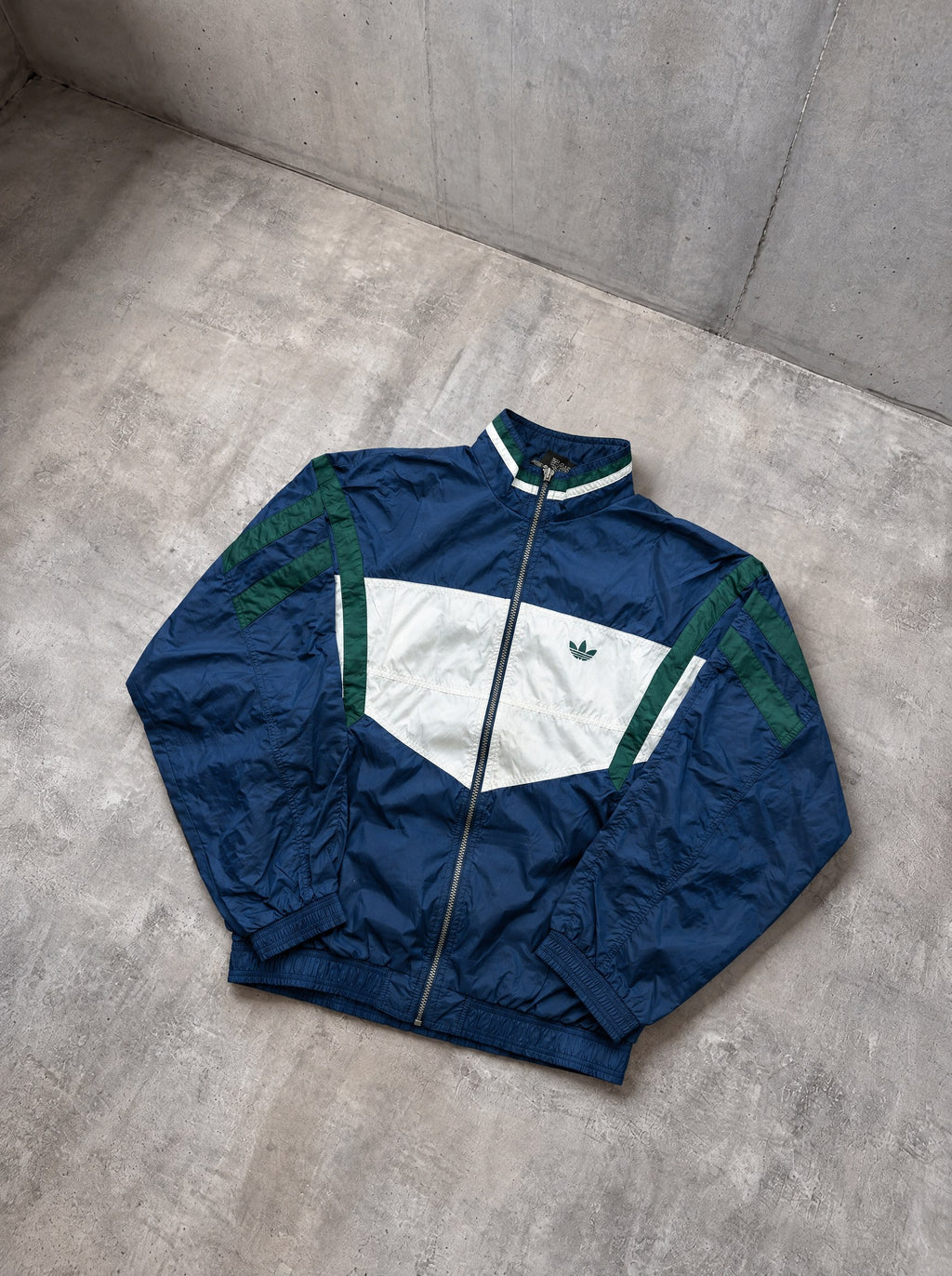 Rompevientos Adidas Trefoil 90s azul marino, blanco y verde
