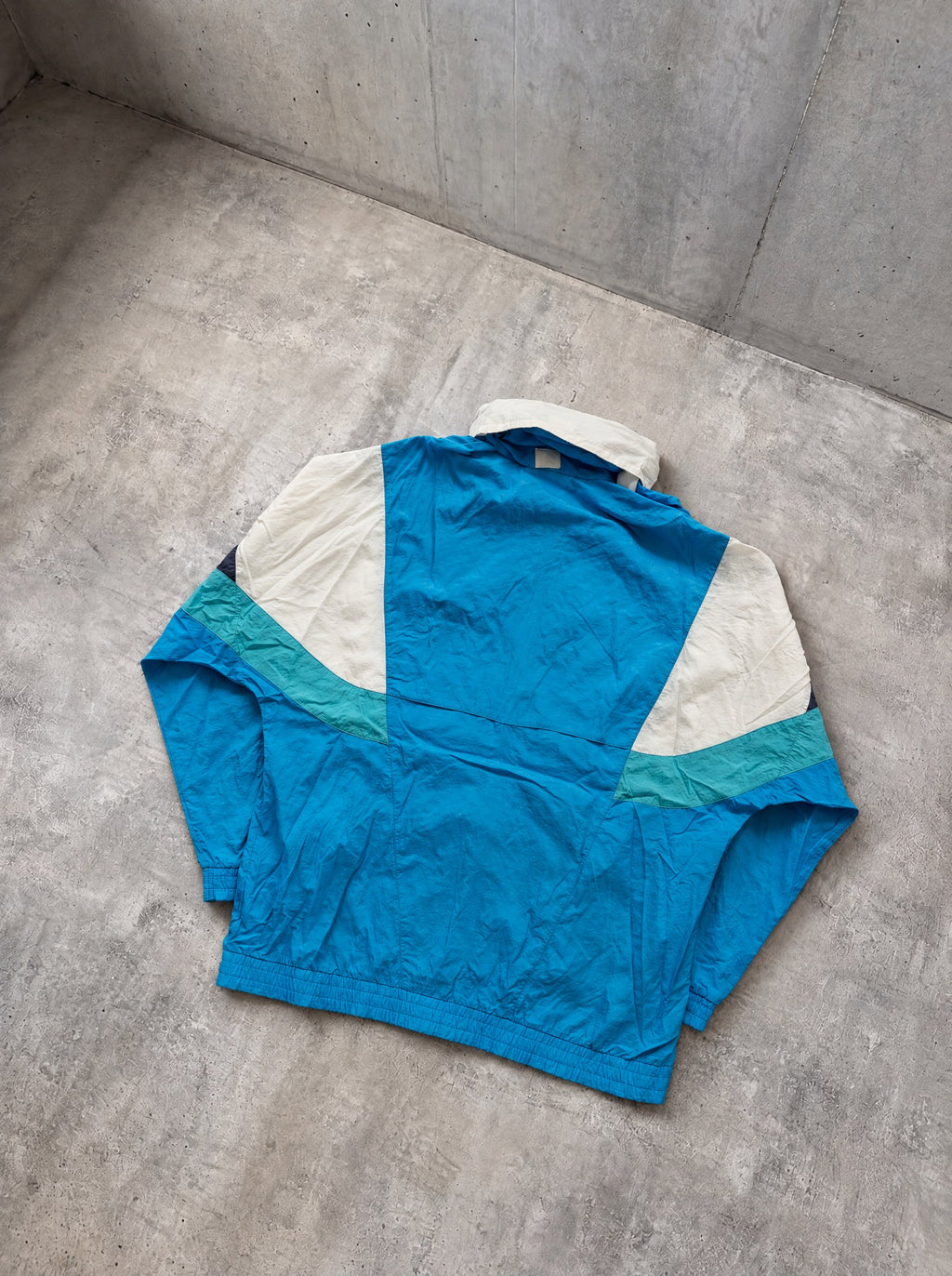 Rompevientos Adidas Colorblock 90s celeste, blanco y verde agua