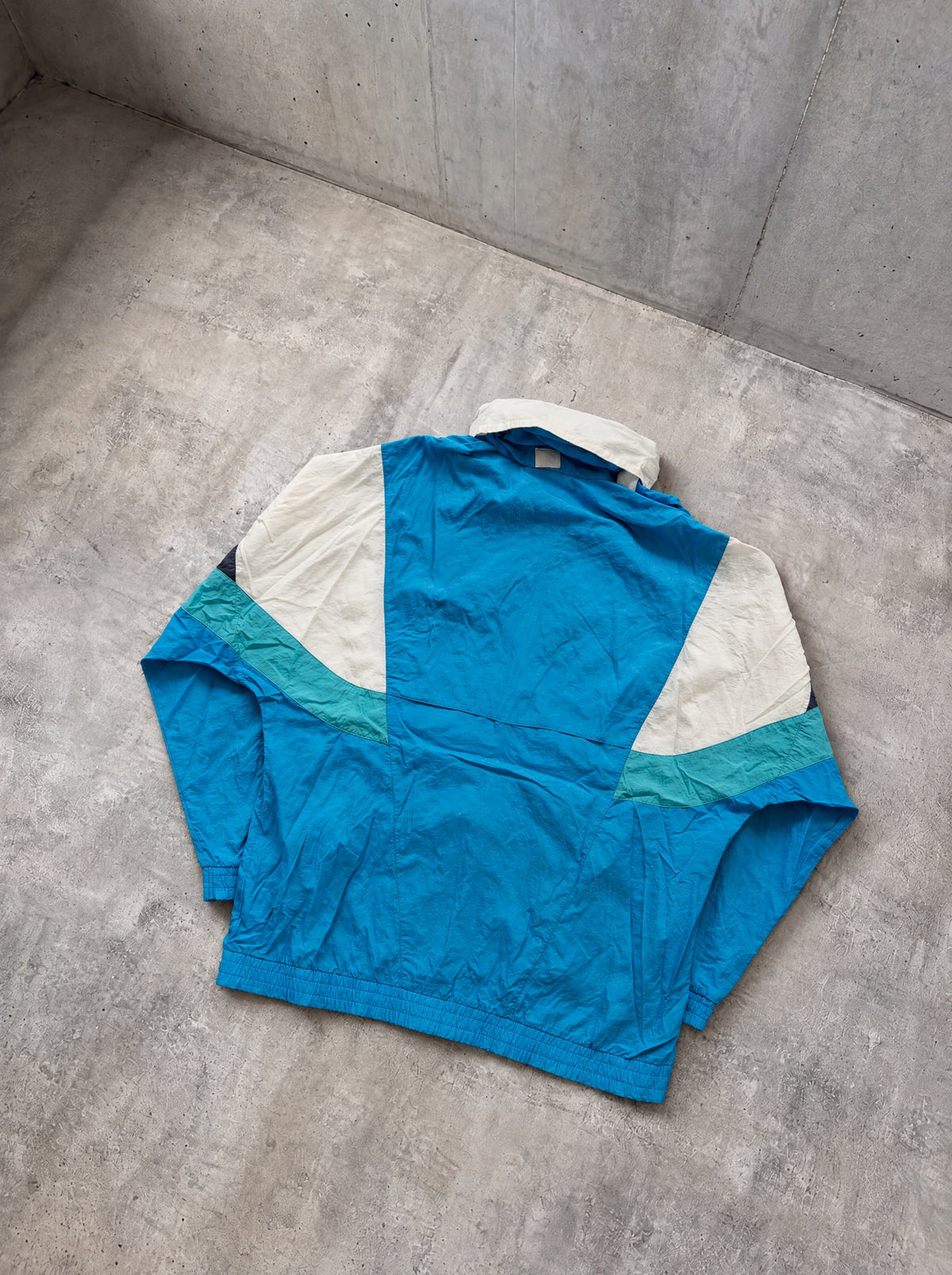 Rompevientos Adidas Colorblock 90s celeste, blanco y verde agua