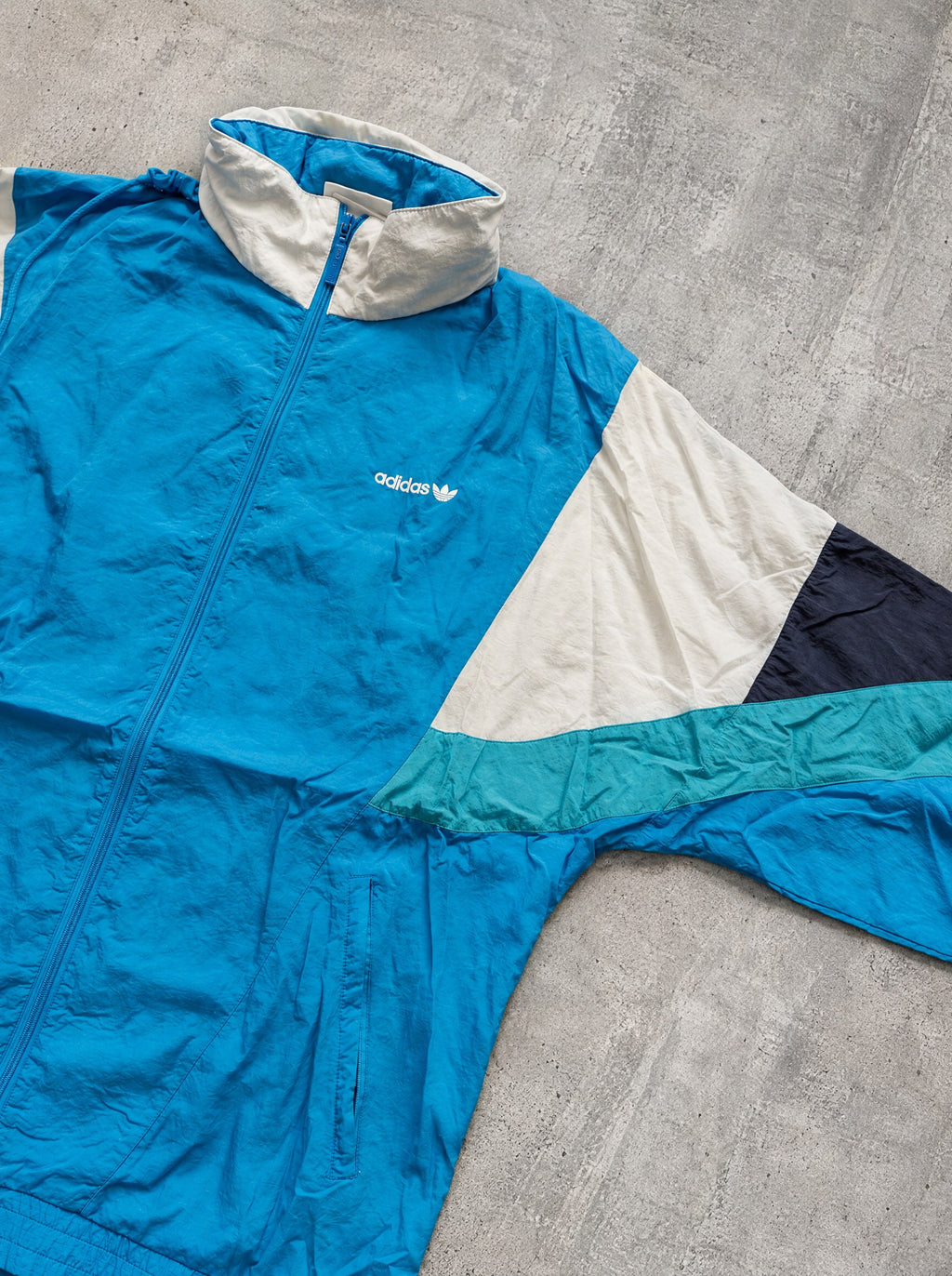 Rompevientos Adidas Colorblock 90s celeste, blanco y verde agua