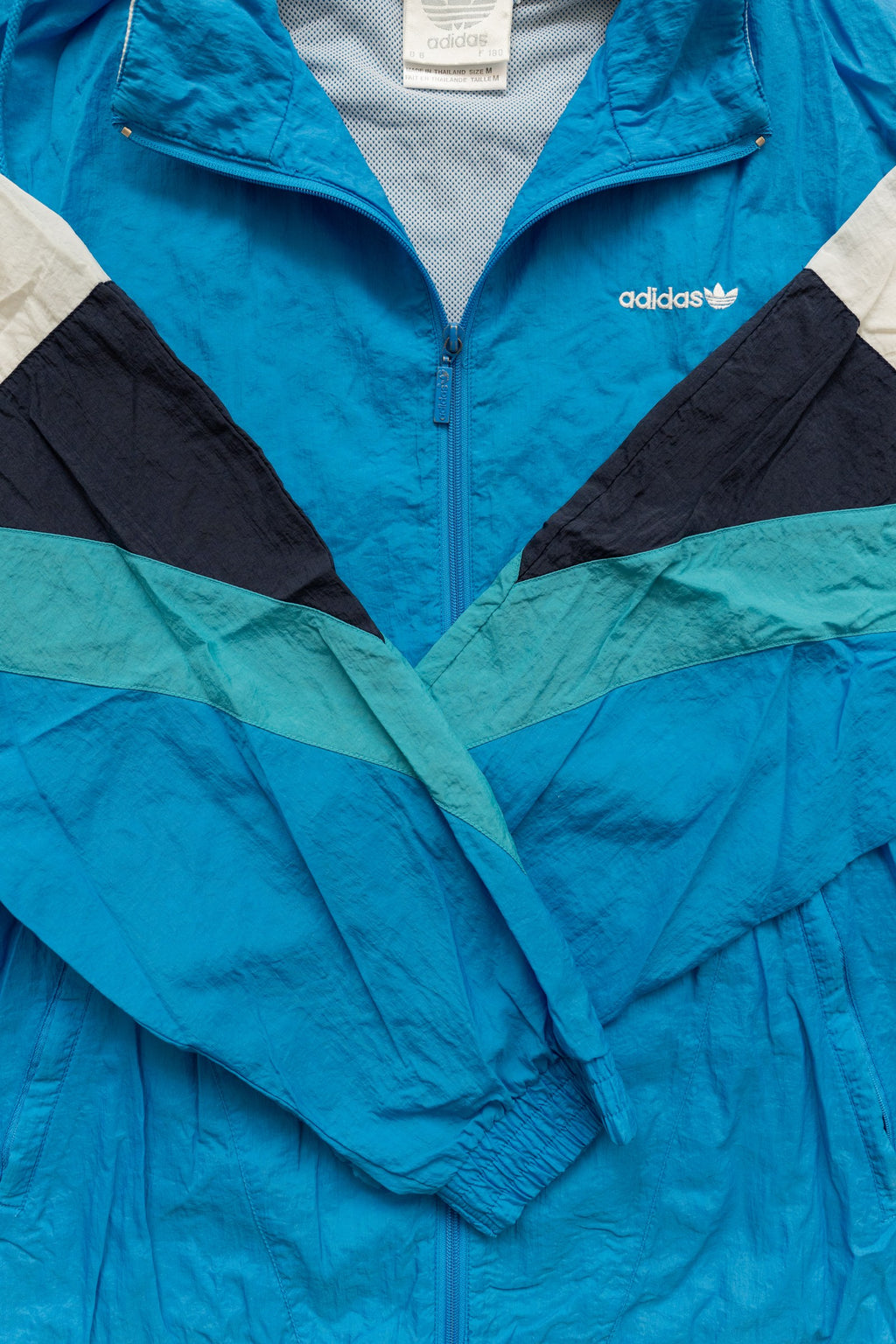 Rompevientos Adidas Colorblock 90s celeste, blanco y verde agua