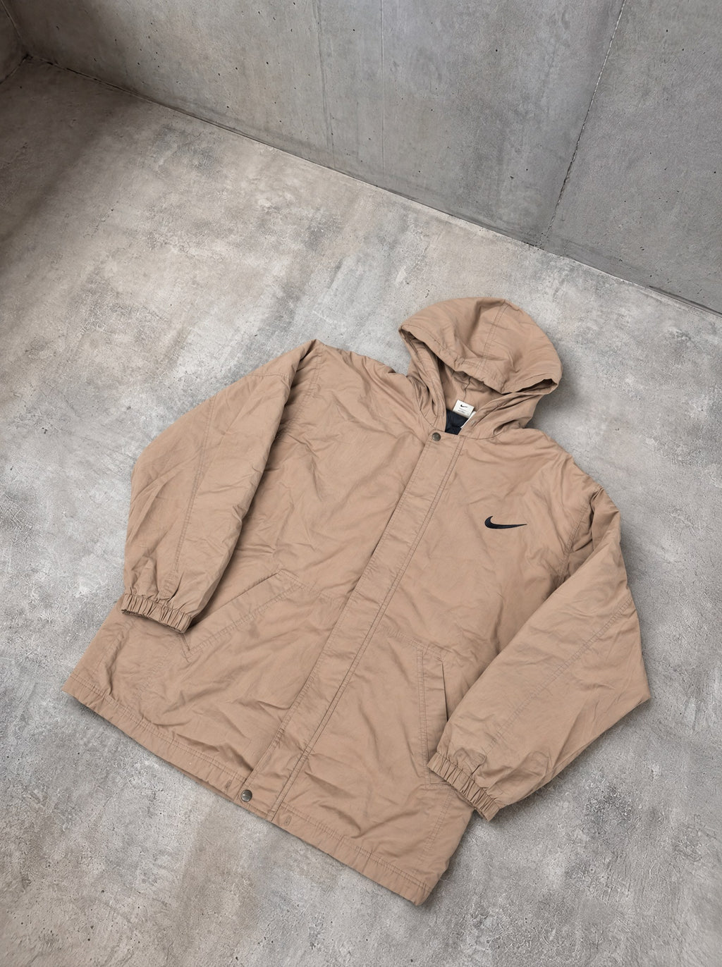 Campera Nike Y2K de abrigo beige