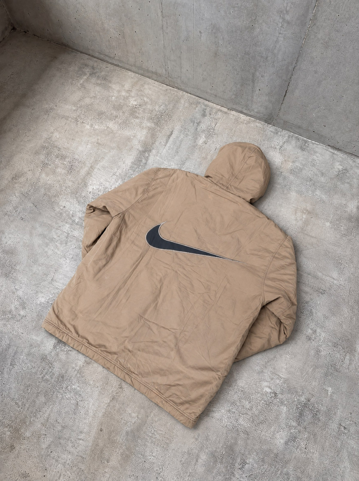 Campera Nike Y2K de abrigo beige