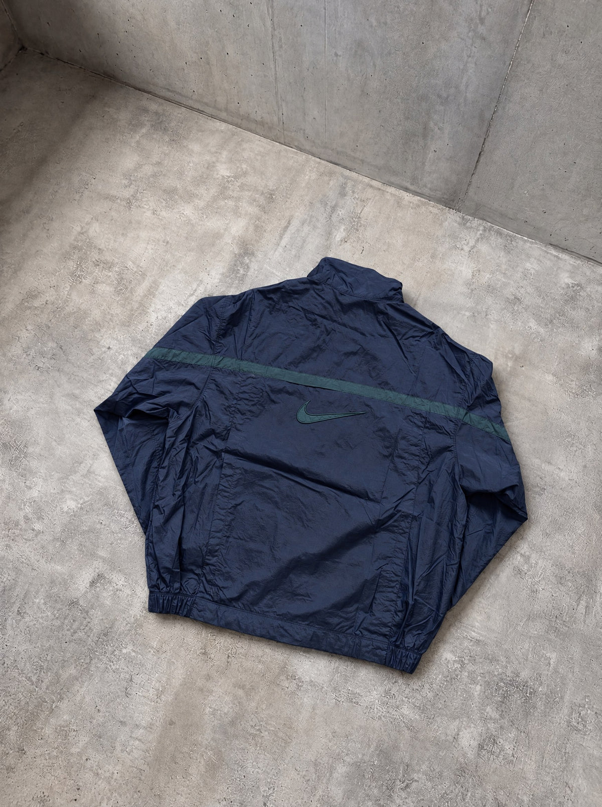 Rompevientos Nike 90s azul marino y verde