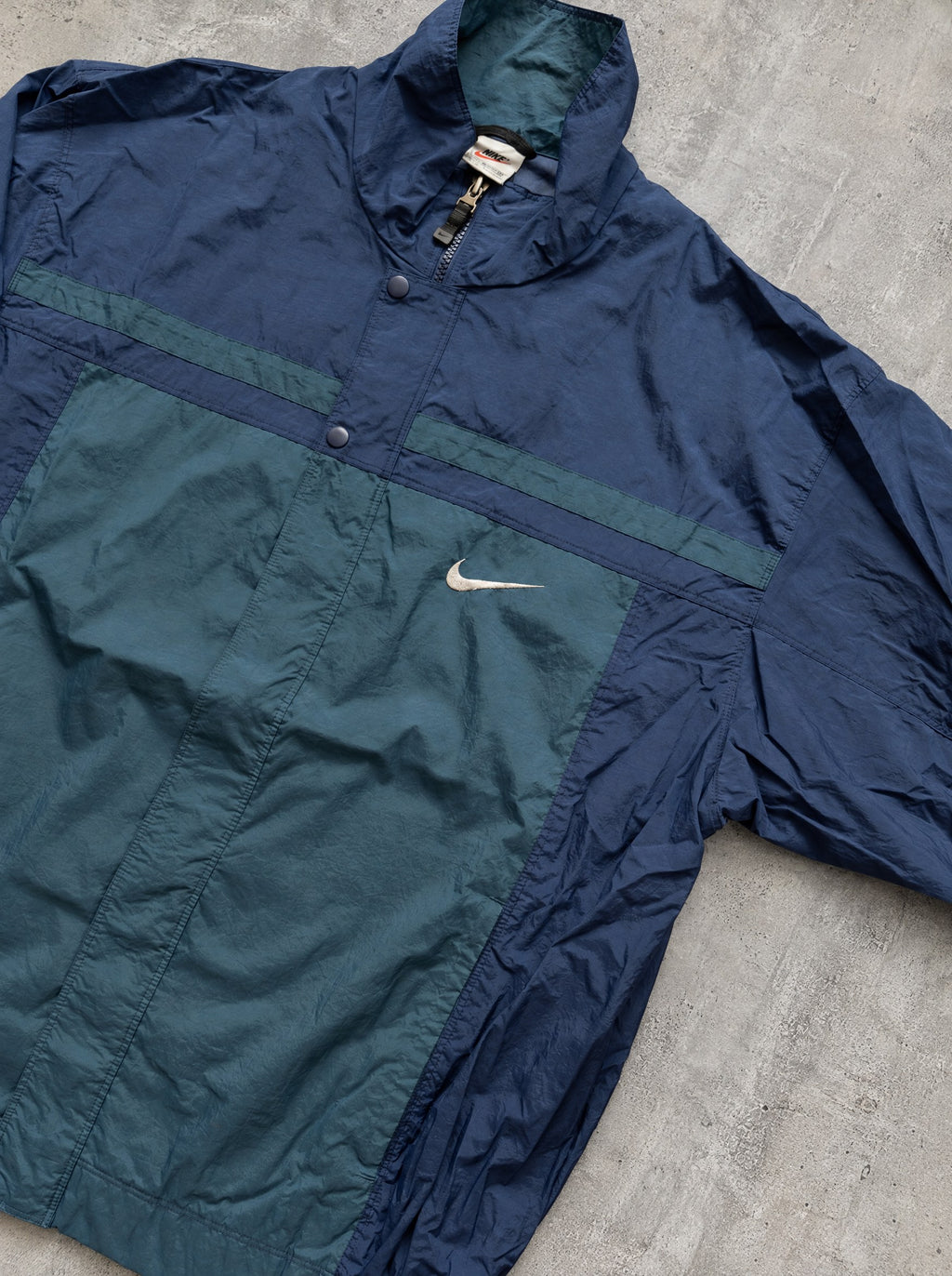 Rompevientos Nike 90s azul marino y verde
