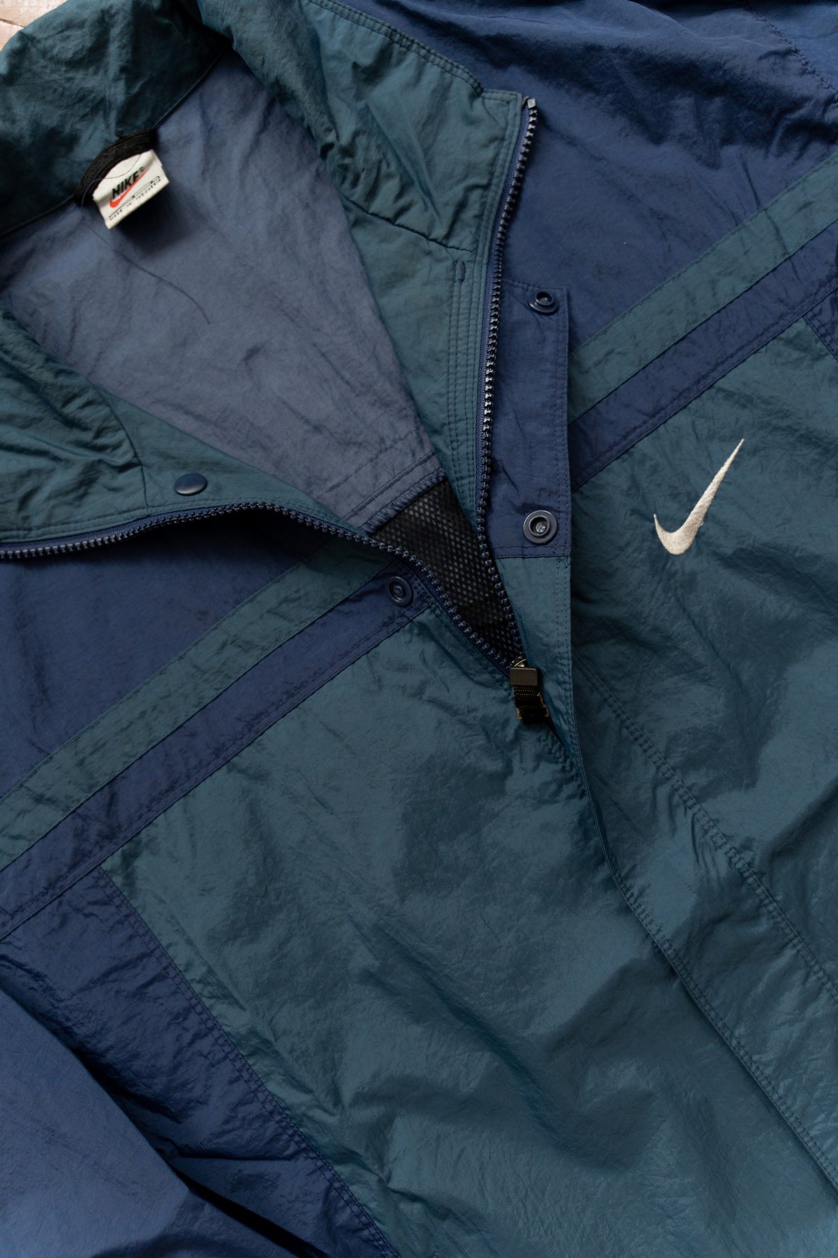 Rompevientos Nike 90s azul marino y verde