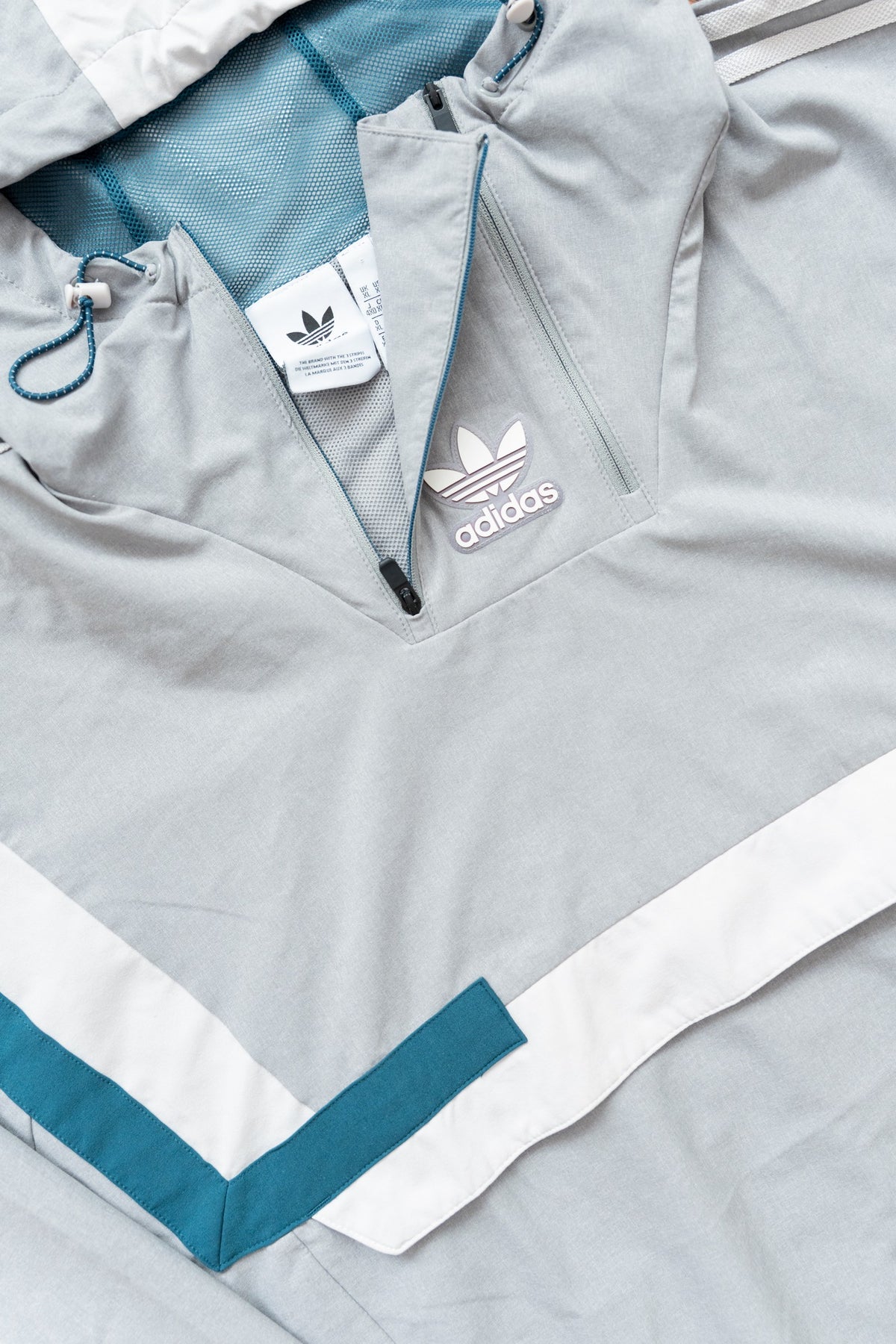 Anorak Adidas Originals gris y verde petróleo