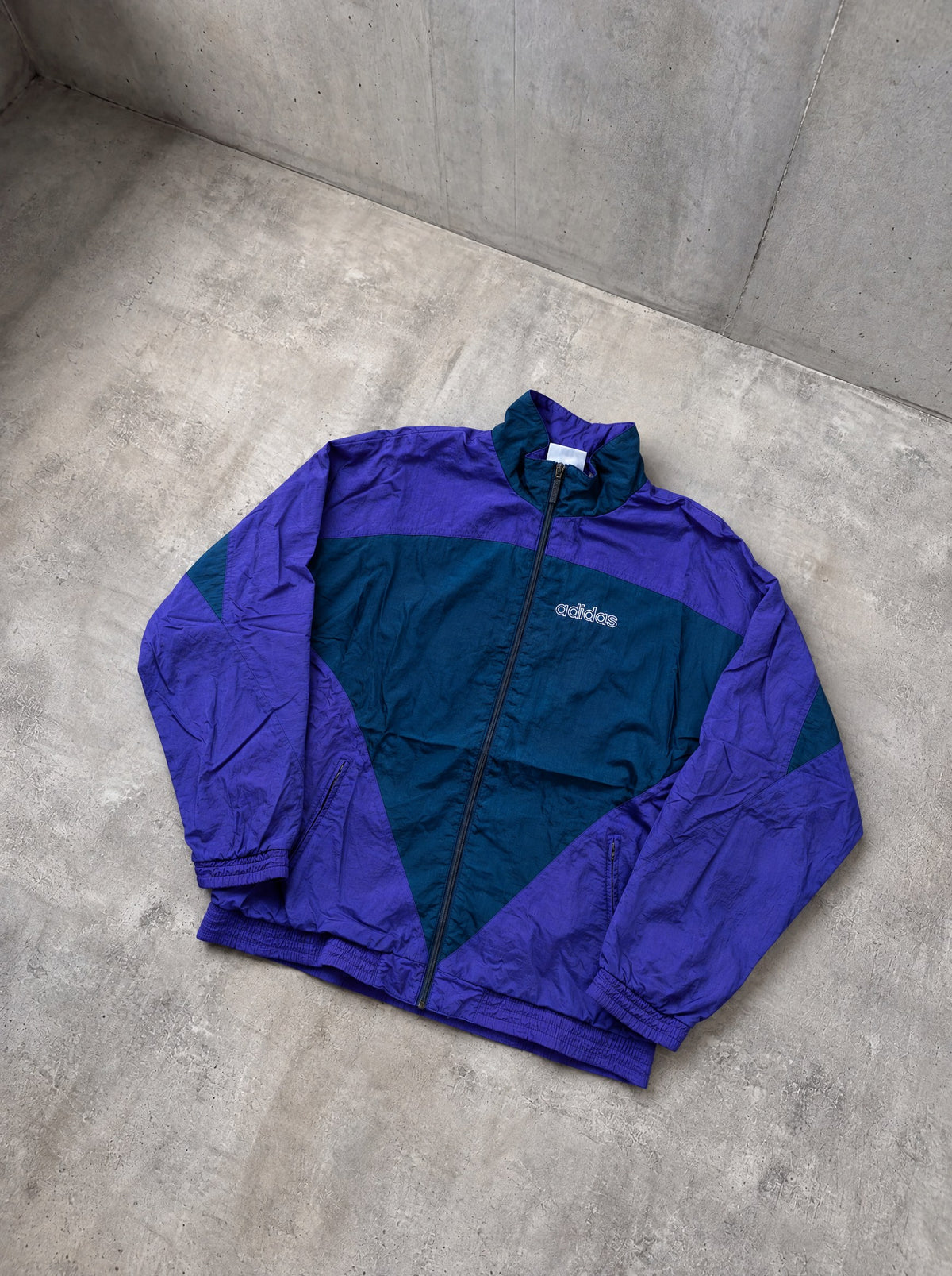 Rompevientos Adidas Originals 90s violeta y azul petróleo