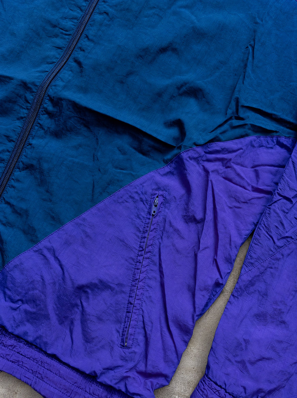 Rompevientos Adidas Originals 90s violeta y azul petróleo
