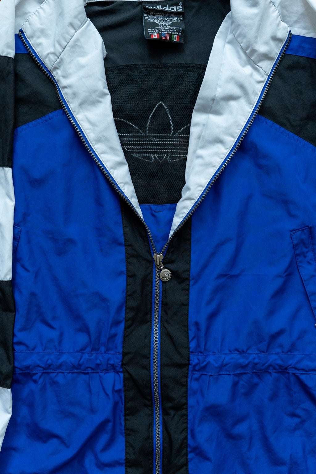 Rompevientos Adidas Trefoil 90s azul, negro y blanco