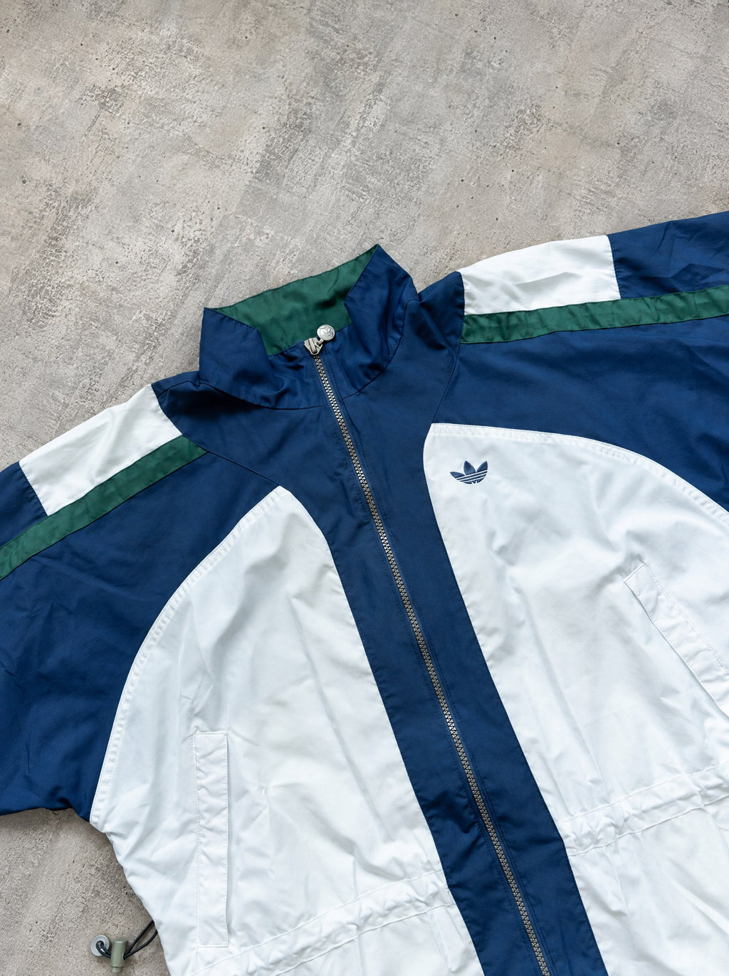 Rompevientos Adidas Trefoil 90s azul marino, blanco y verde