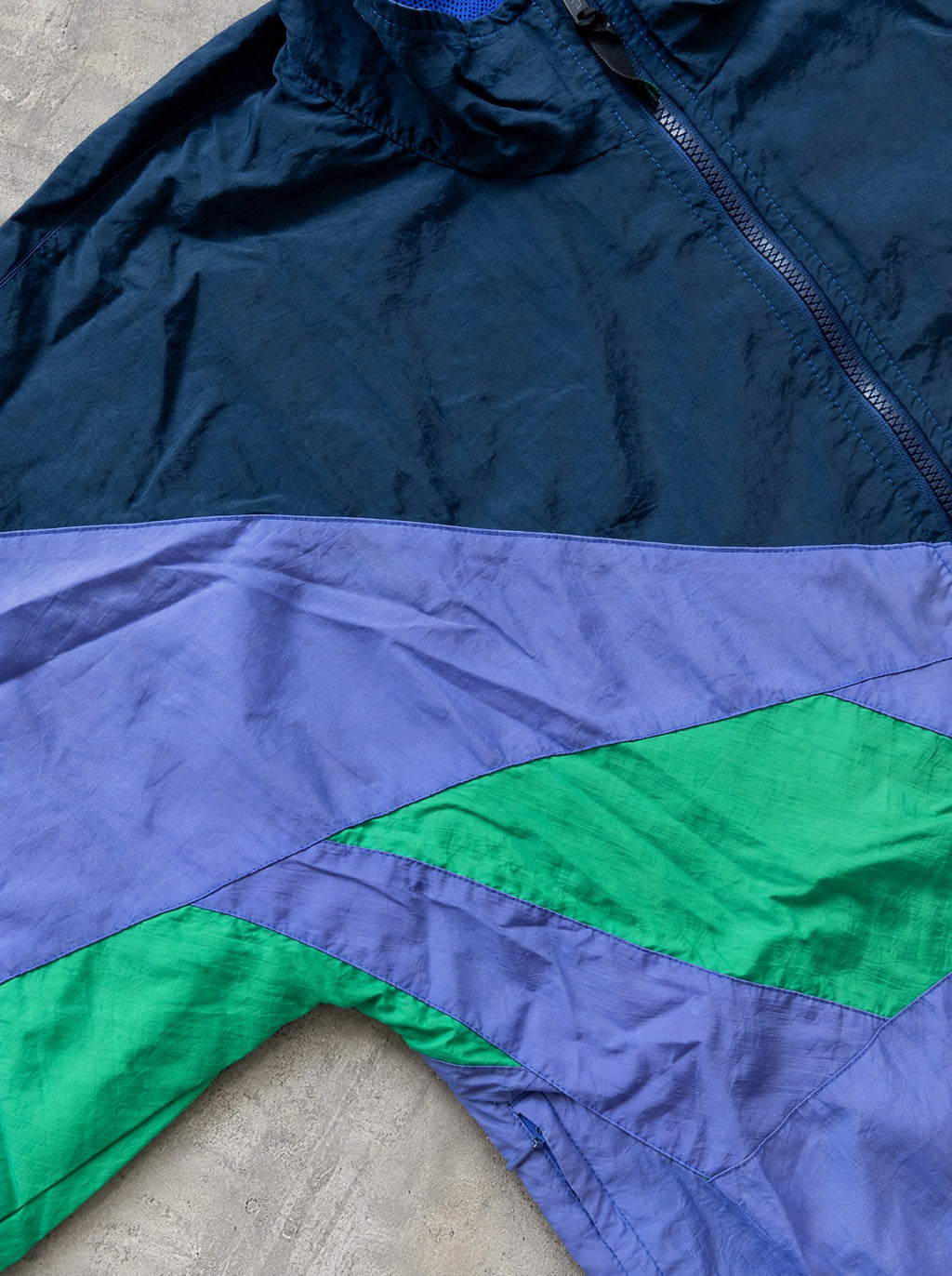 Rompevientos Nike Colorblock 90s azul marino, lila y verde