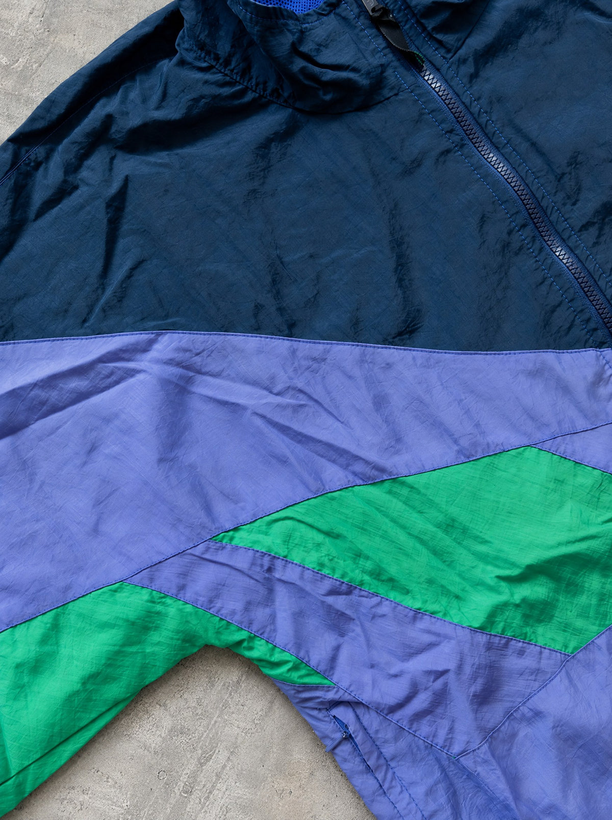 Rompevientos Nike Colorblock 90s azul marino, lila y verde