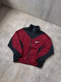 Rompevientos Nike Big Swoosh 90s bordó y negro