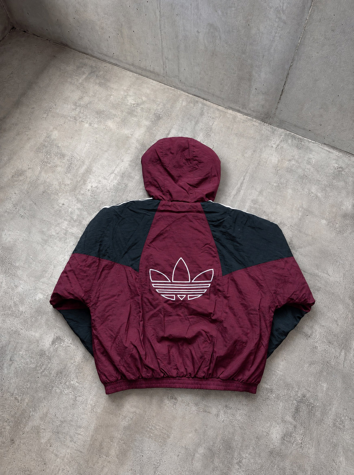 Campera Adidas Trefoil 90s bordó y negro