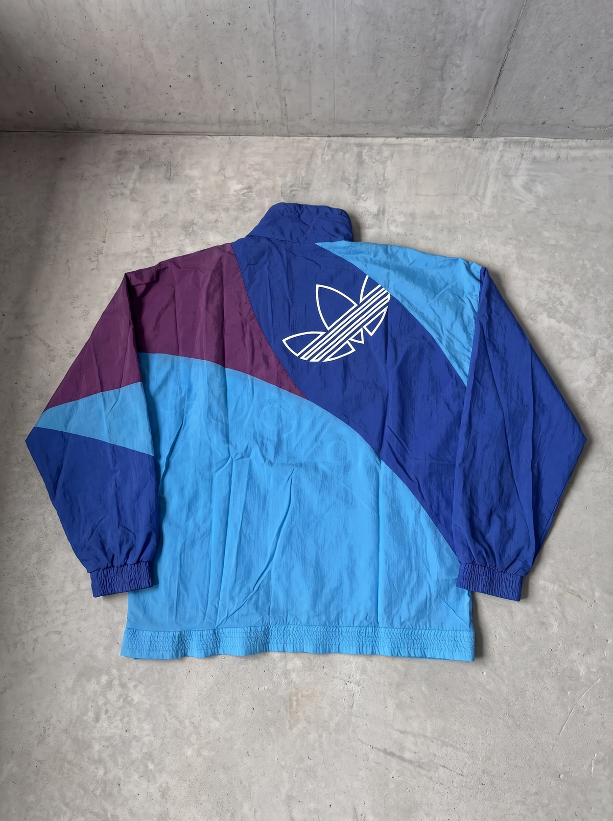 Rompevientos Adidas Originals celeste, azul y violeta