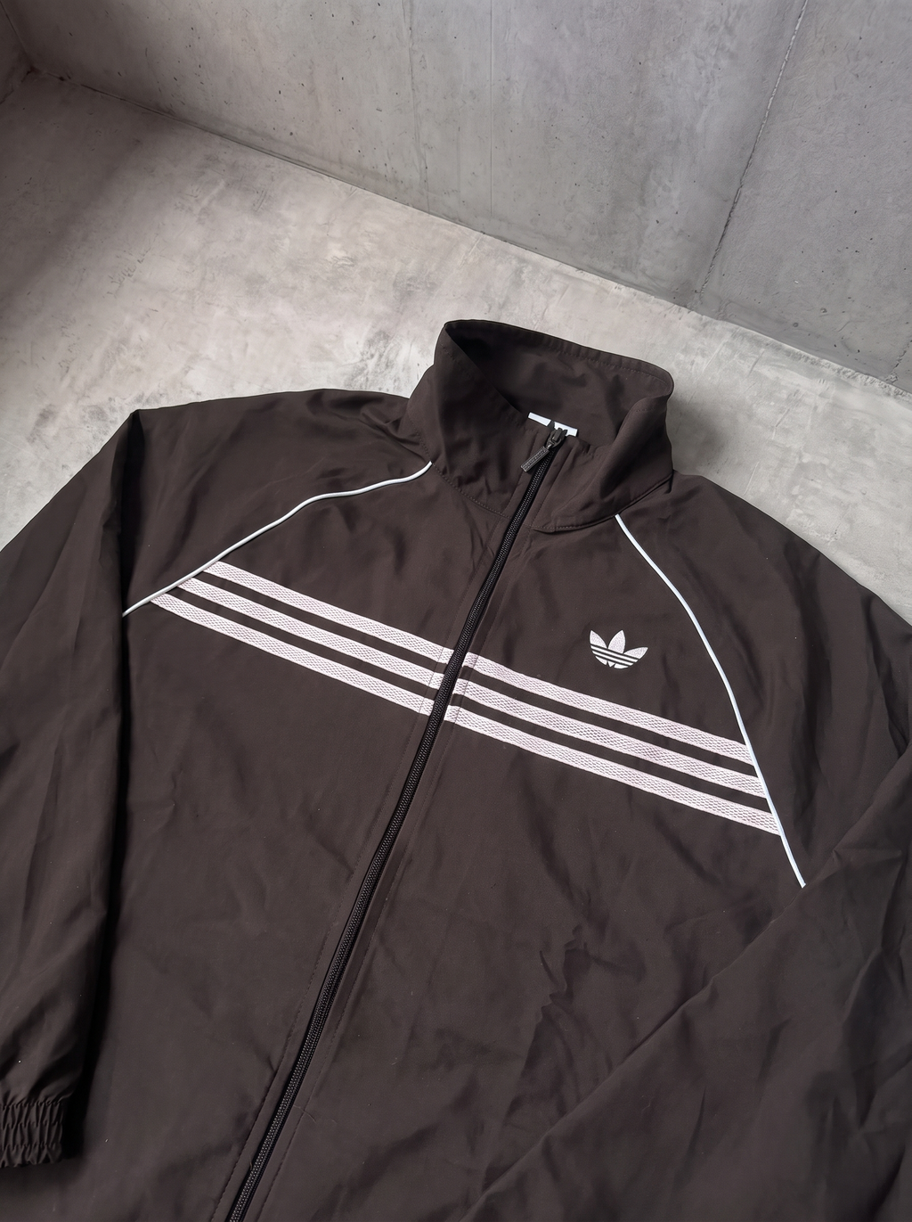 Rompevientos Adidas Originals marrón
